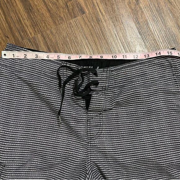 O’Neill Board Shorts Stripes Mens 31 - Picture 10 of 12